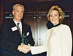 Elaine accepts



 The 2002 Visions of Excellence Entrepreneur of the Year Award for the consulting category.